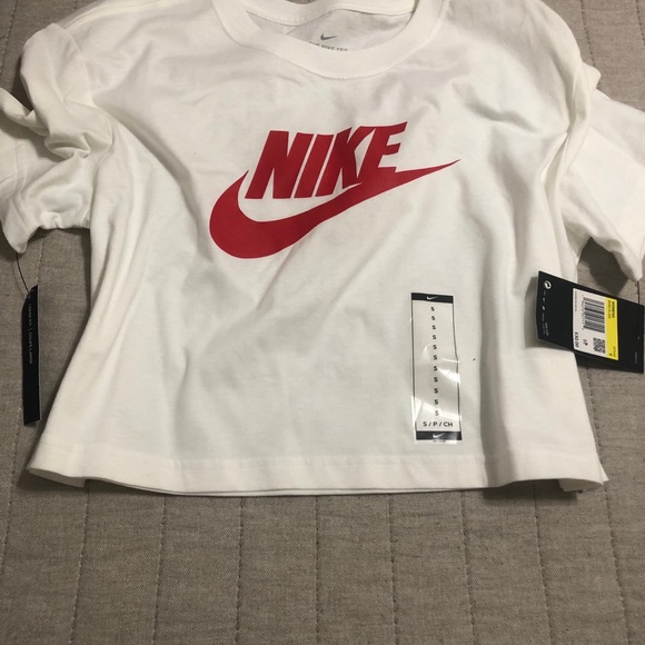 Womens Nike essential tee - Picture 3 of 3